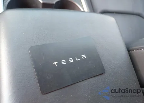 2022 Tesla Model Y Long Range Dual Motor All-Wheel Drive z USA, uszkodzony, nr VIN 7SAYGDEEXNF402355